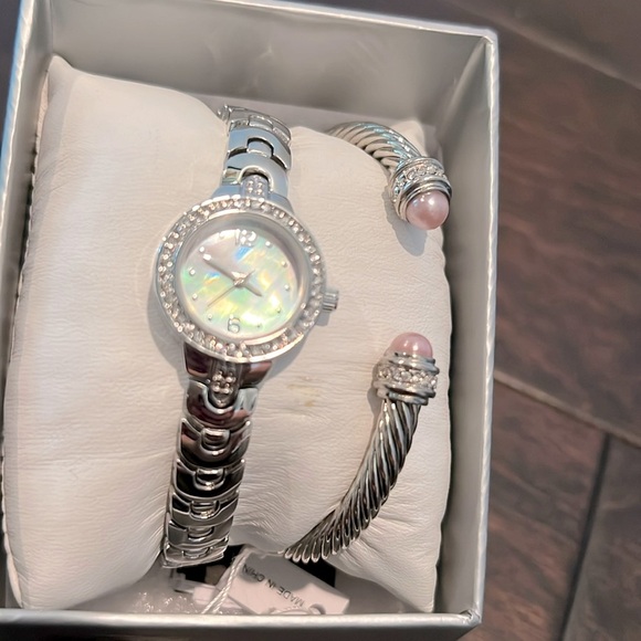 Watch mother of pearl with open bracelet NIB - Picture 1 of 6